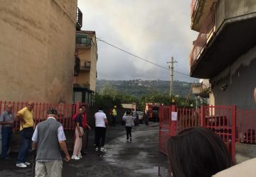 Fiumefreddo, paura per un incendio in una abitazione di via Stazione