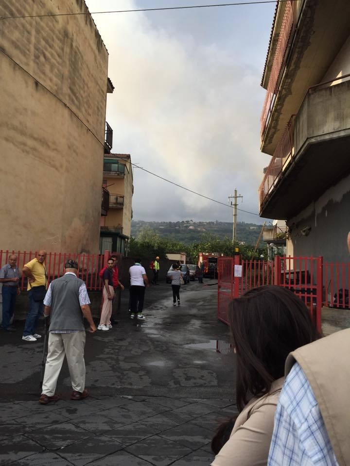 Fiumefreddo, paura per un incendio in una abitazione di via Stazione