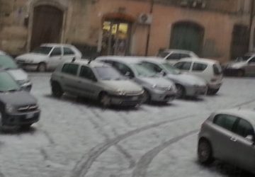 Zafferana: numerosi automobilisti bloccati dalla neve