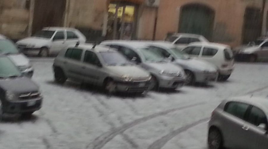 Zafferana: numerosi automobilisti bloccati dalla neve