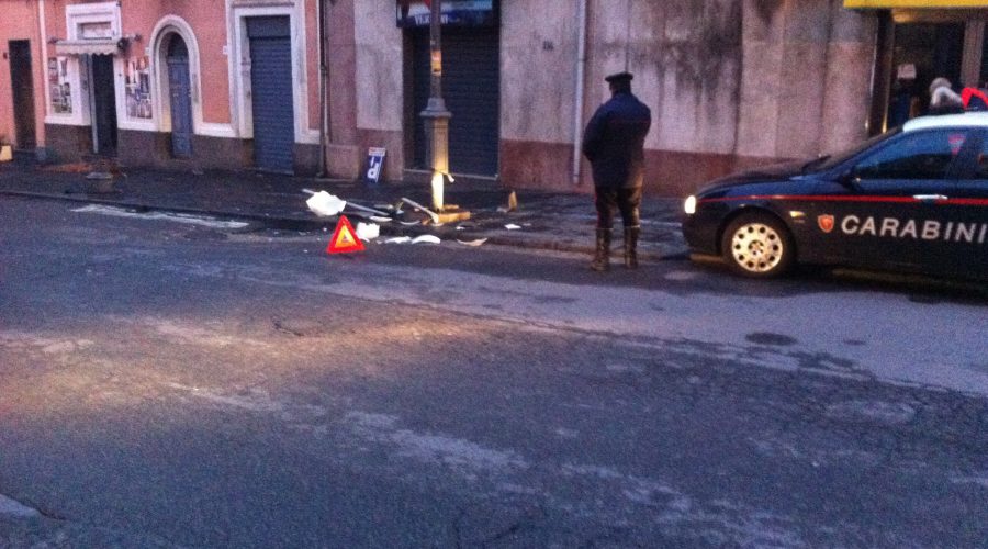 Giarre, pauroso incidente in via Callipoli