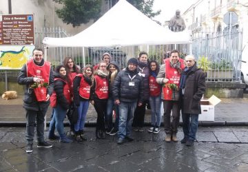 Randazzo, don(n)a la gardenia di Aism per la festa della donna