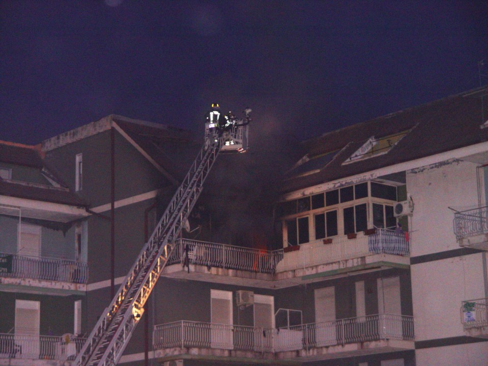 Calatabiano: inferno di fuoco in due alloggi