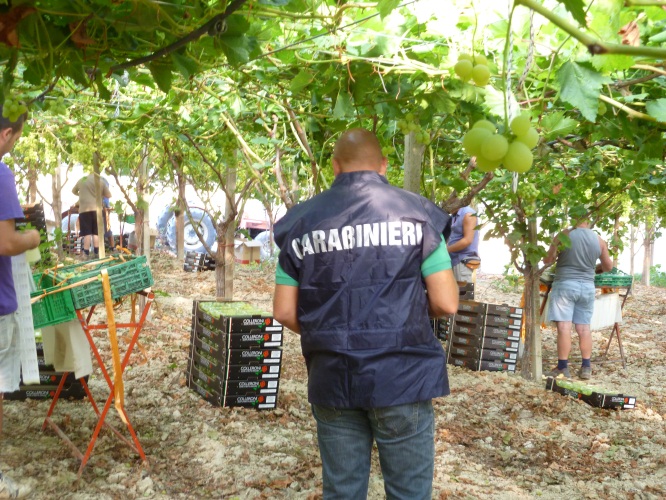 Controlli Nucleo Ispettorato Lavoro carabinieri a Giarre e Fiumefreddo