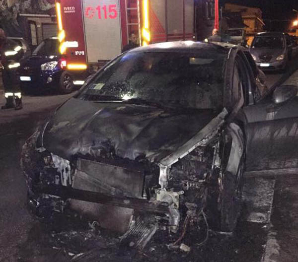 Attentato incendiario a Randazzo. Distrutta l’auto del Vicesindaco Lanza