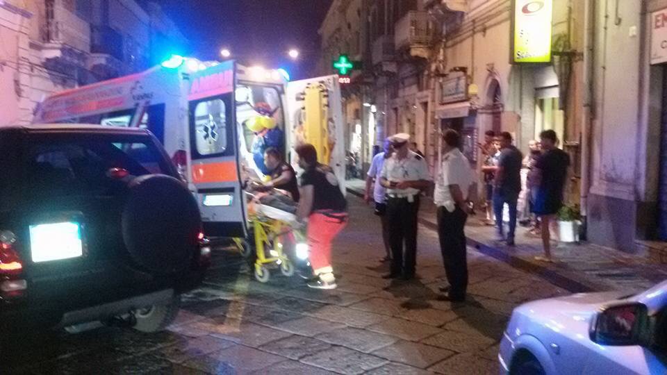 Riposto, tenta di lanciarsi dalla terrazza: salvato dai vigili del fuoco