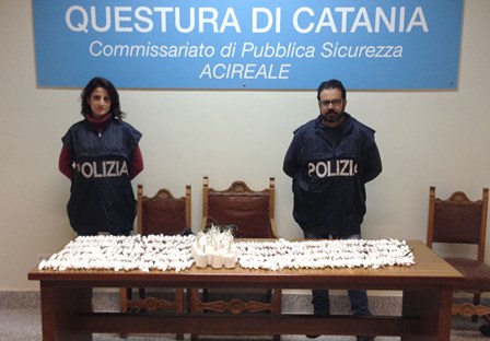 Aci Catena, polizia sequestra decine di artifizi illegali: denunciato un 31enne