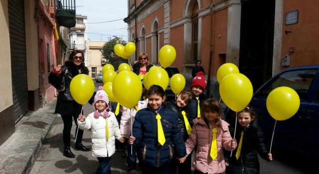 Giarre, flash mob in onore alla Donna degli allievi del I istituto comprensivo