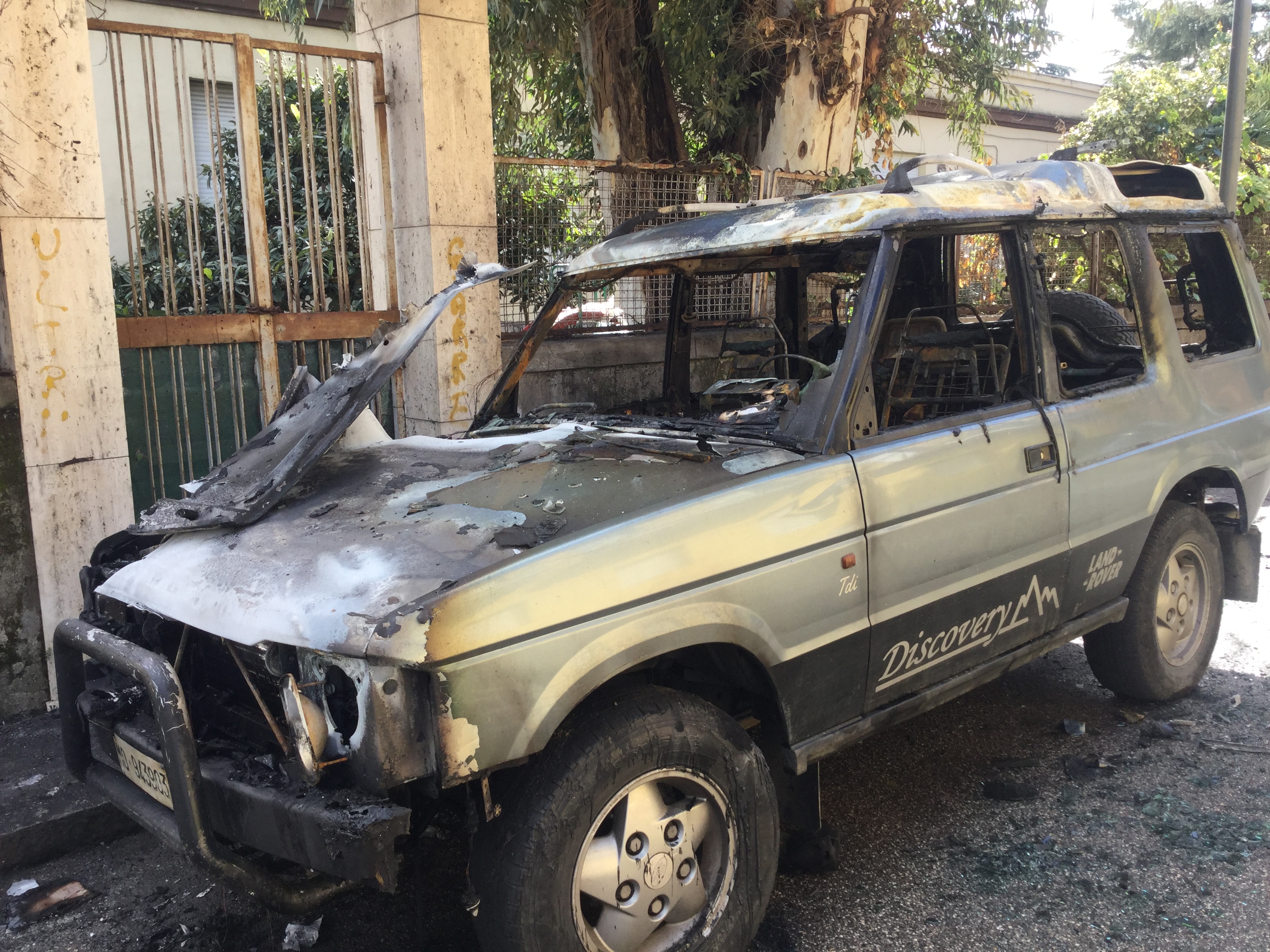 Giarre, incendio auto in corso Sicilia