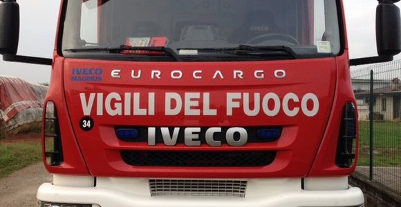 Calatabiano, in fiamme auto in sosta. Accertato il guasto tecnico