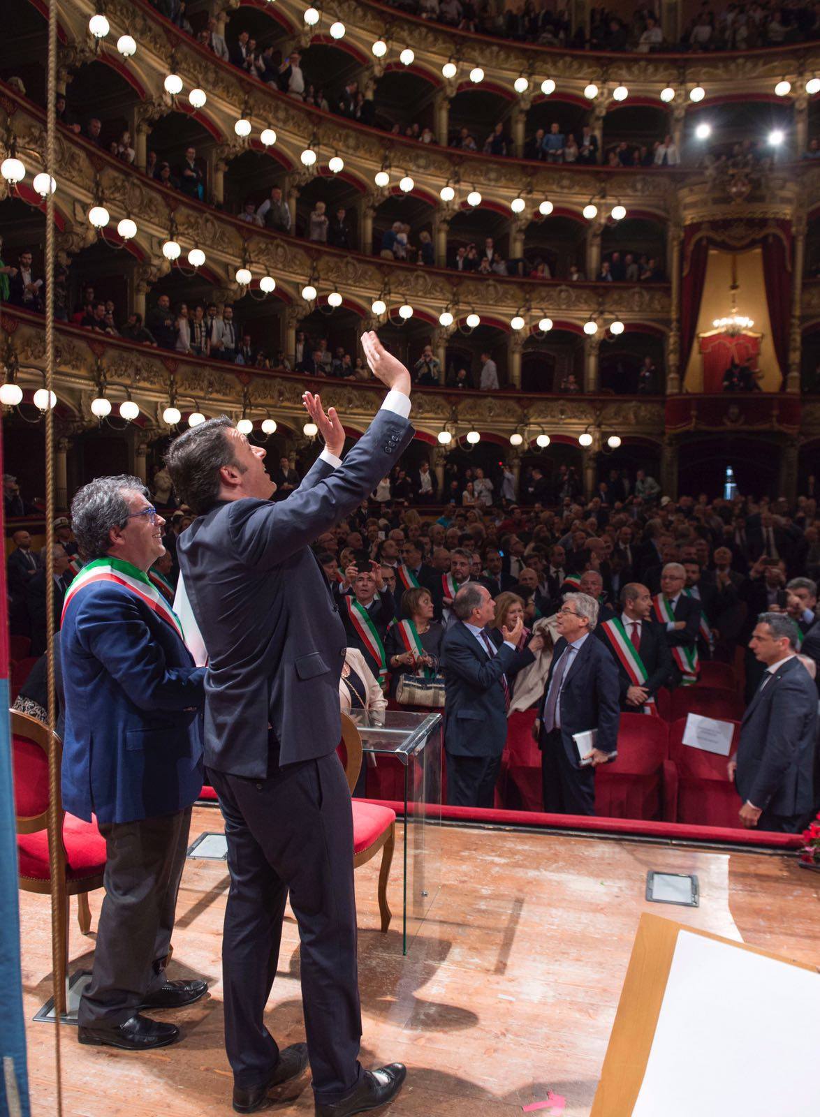 Politica, Renzi a Catania: una mattinata fra “patti”, parole e contestazioni