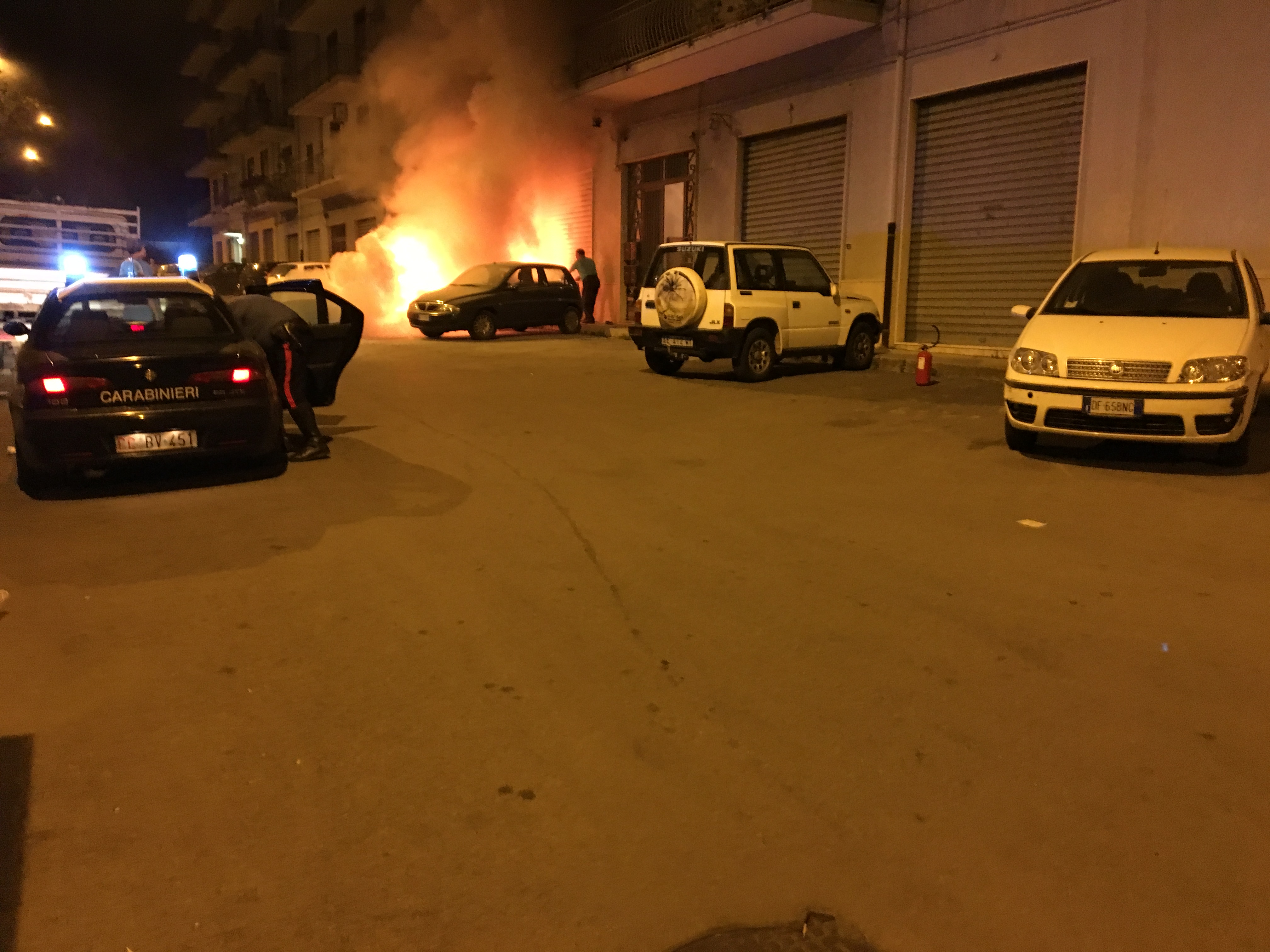 Giarre a fuoco una Audi A4 VD