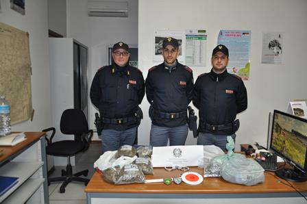 Nesima a setaccio: trovato 1,6 kg di marijuana in un condominio. Sequestrato un centro scommesse