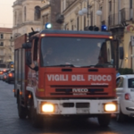 Giarre, incendio rifiuti ingombranti in via Liguria