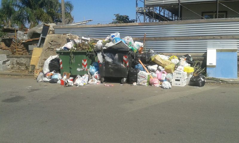 Carrubba, al via la differenziata: fioriscono le micro discariche