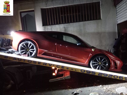 Catania, in un garage anonimo del quartiere Zia Lisa, sequestrata una Ferrari 430