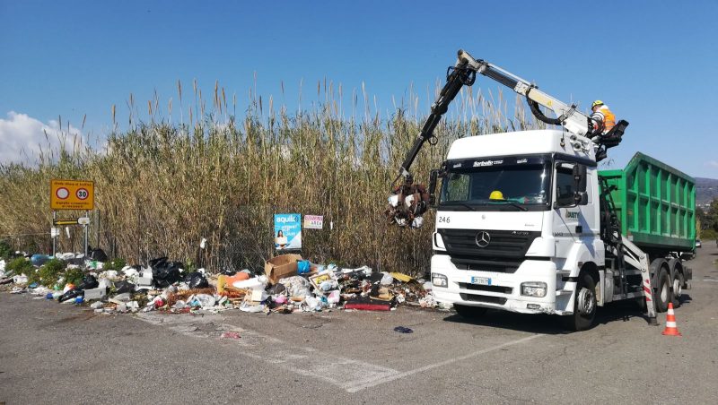 Mascali, contrasto alle discariche: interventi lungo la parallela