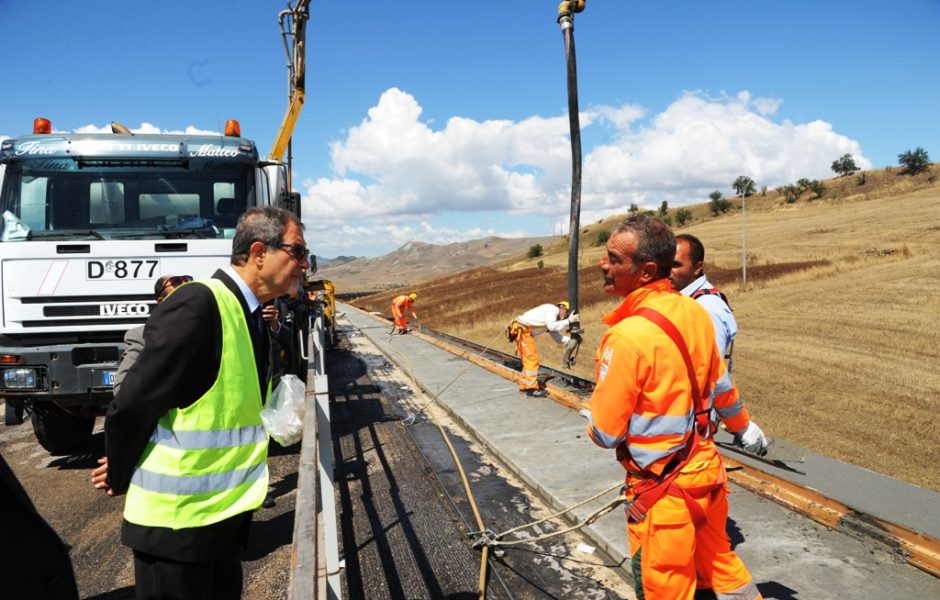 Blitz a sorpresa del governatore Musumeci al cantiere della Palermo-Catania