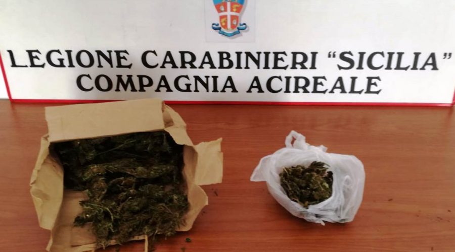 Acireale, in auto con la droga e il figlio di nove anni: arrestati