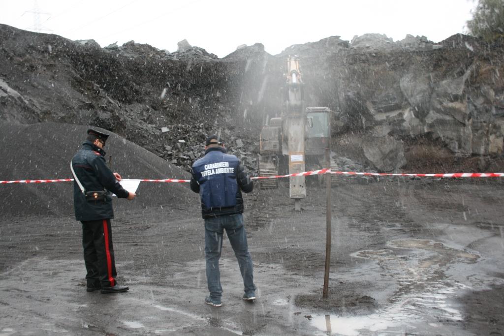 Nicolosi, i carabinieri del Noe sequestra no nuova cava di basalto lavico abusiva