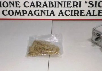 Acireale, pizzicato con la valigetta piena di “ecstasy”: arrestato 34enne