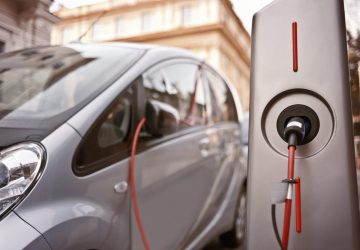 Giarre, colonnine per auto elettriche gratis. Ma il Comune non risponde