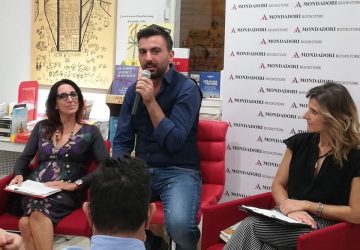 Acireale: folto pubblico per “Frantumi di calma apparente” di Clemente Cipresso