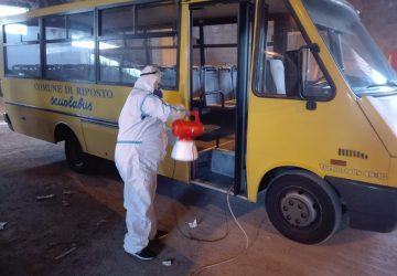 Riposto, prosegue la sanificazione. Bonificati i bus scolastici del Comune