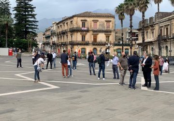 Giarre, manifestazione di Confcommercio in piazza Duomo. Domani sindaco incontra ristoratori VIDEO