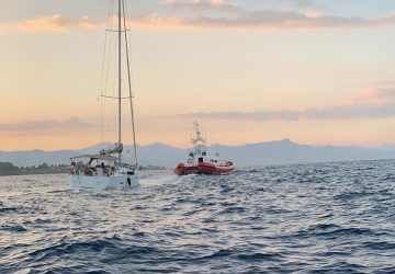 Stazzo, Guardia Costiera di Riposto soccorre una imbarcazione a vela in difficoltà