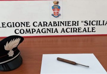 Acireale, i galli del vicino lo disturbano e lui lo sfregia con un coltello