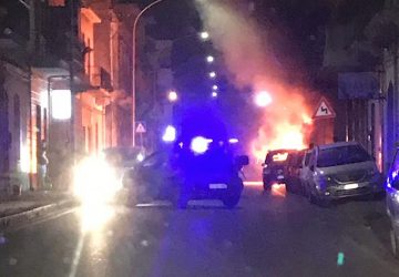 Mascali, a fuoco auto sulla Statale, indagano i Cc