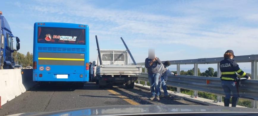 A18, tamponamento a catena a 2 km dallo svincolo di Giarre. Rallentamenti