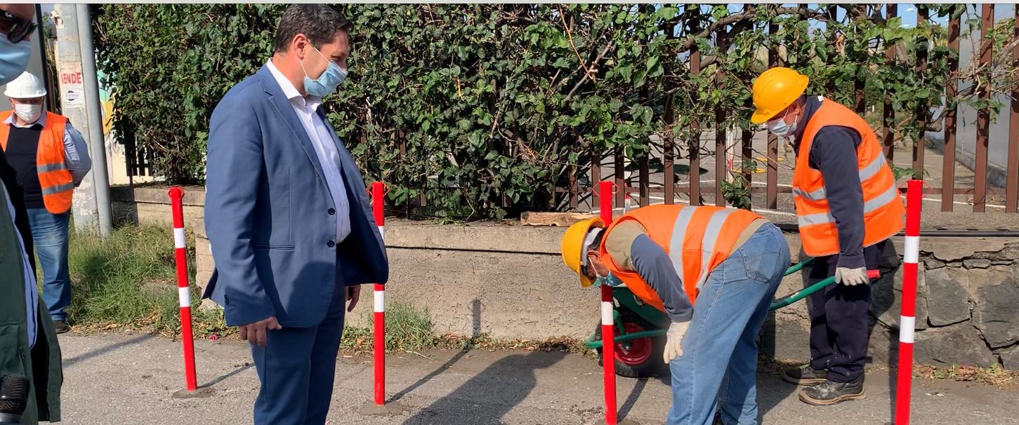 Mascali, percorsi pedonali con paletti dissuasori sul viale Immacolata