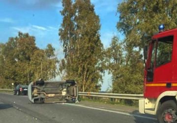 Acireale, incidente in A18, auto si ribalta. Intervento dell'elisoccorso