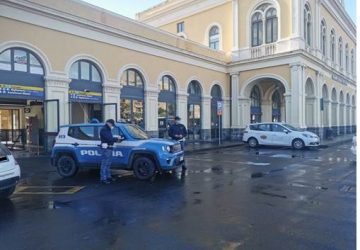 Catania, controlli della Polfer: salvata una donna