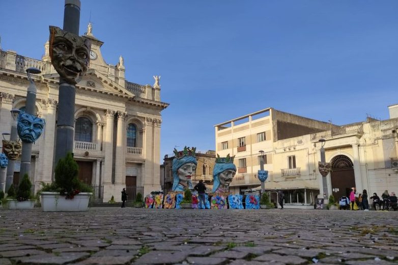 Riposto, il carnevale a misura di bambino. Piazza San Pietro vestita a festa