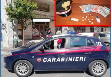 Acireale, vendevano “coca” in piazza Europa: fratelli-pusher in manette