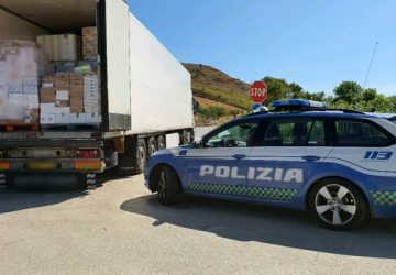 Catania, controlli della Polstrada sul trasporto di alimenti