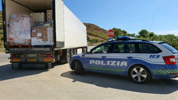 Catania, controlli della Polstrada sul trasporto di alimenti