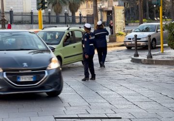 Dirigenti comunali in fuga da Giarre. La città nel frattempo affoga nel traffico