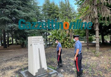 Giarre, parco Giardino abbandonato. Rubato il busto bronzeo del compianto Alfio Russo VIDEO