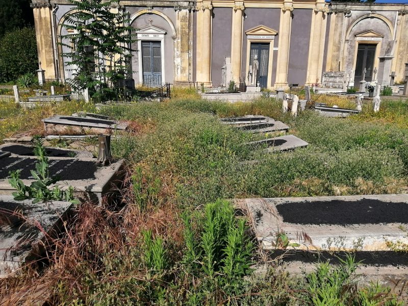 Giarre, degrado cimitero: amministrazione corre ai ripari