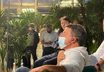 Giarre, Matteo Renzi accolto da una folta platea: "I siciliani innamorati della Lega di Salvini, non li capisco"