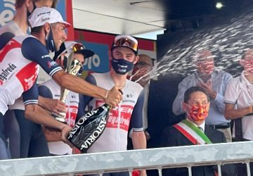 Nibali vince il Giro di Sicilia, grande festa di sport a Mascali