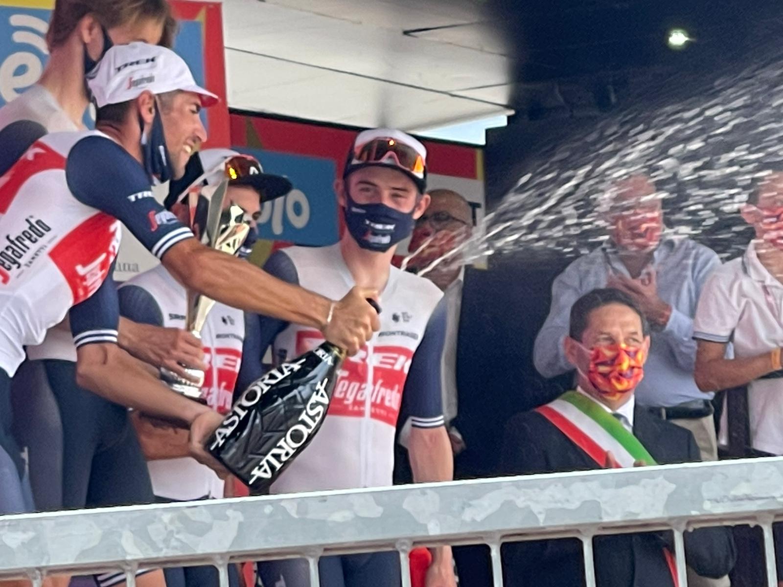 Nibali vince il Giro di Sicilia, grande festa di sport a Mascali