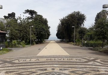 Acireale, migranti ripuliscono Villa Belvedere dalla cenere dell’Etna