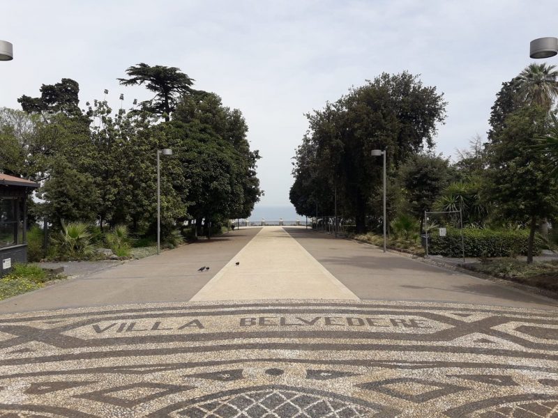 Acireale, migranti ripuliscono Villa Belvedere dalla cenere dell’Etna