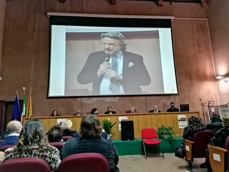 Santa Venerina, poesia: presentata “Aspetterò la luna” del dott. Salvatore Di Dio