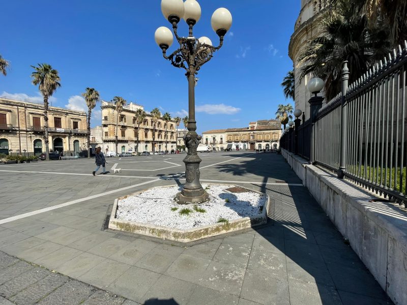 Giarre, sul regolamento di piazza Duomo esplode la bagarre in Consiglio